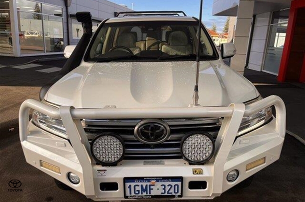 2017 Toyota Landcruiser Sahara image 8