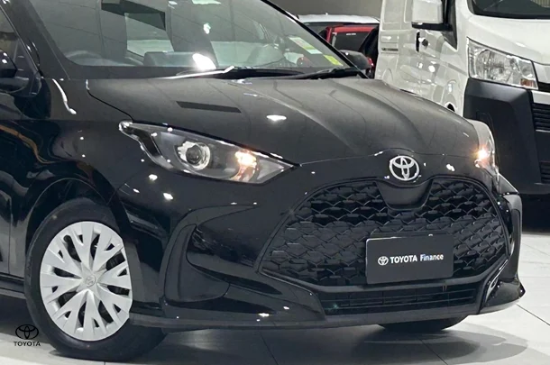 2024 Toyota Yaris Ascent Sport image 3