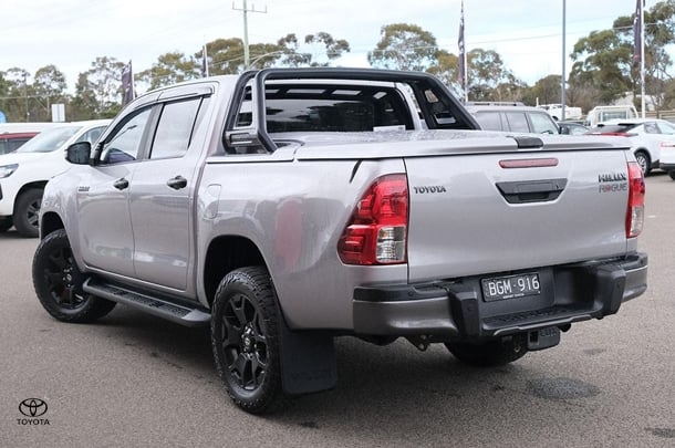 2019 Toyota Hilux Rogue image 2