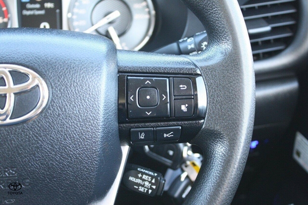 2021 Toyota Hilux SR image 23