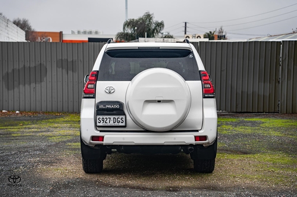 2022 Toyota PRADO GXL image 35
