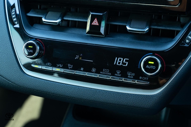 2019 TOYOTA Corolla Hatch Hybrid Ascent Sport image 14