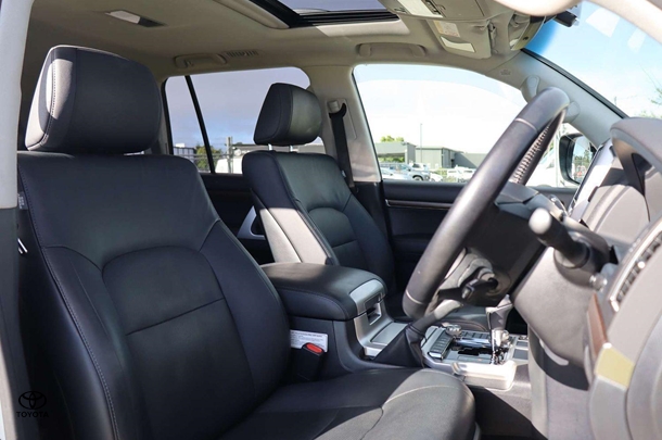 2020 Toyota Landcruiser VX image 26