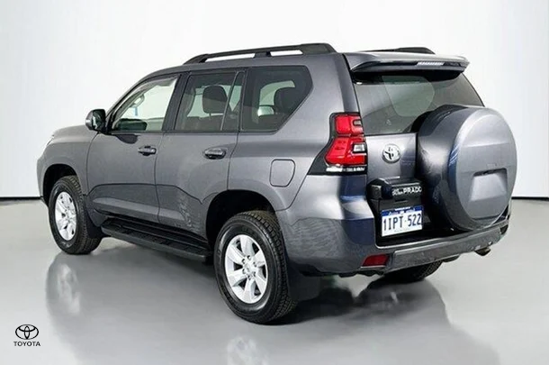 2022 Toyota Prado GXL image 6