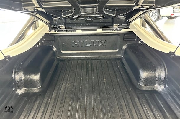 2024 Toyota Hilux SR5 image 14