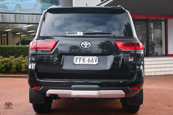 2023 TOYOTA Landcruiser GR-S image 5