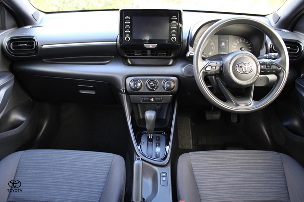 2021 Toyota Yaris Ascent Sport image 14