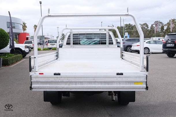 2023 Toyota Hilux 4x2 Workmate image 9