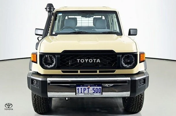2025 Toyota LANDCRUISER MILITARY GXL image 2