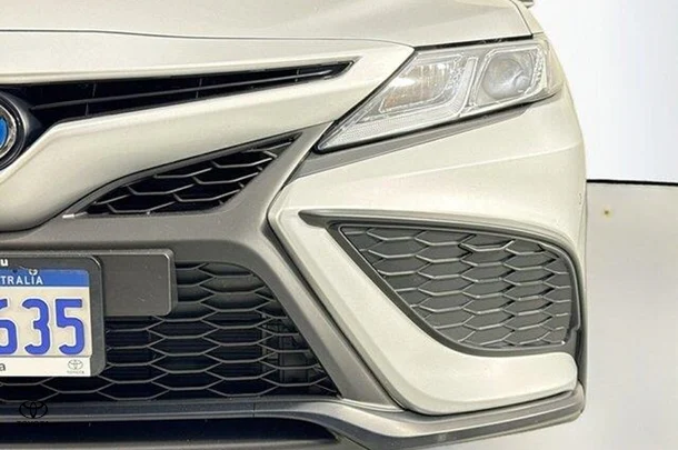 2021 Toyota Camry Hybrid Ascent Sport image 3