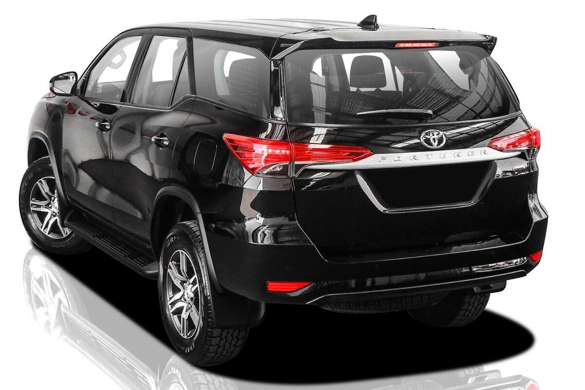 2024 Toyota Fortuner GX Auto 4x4 image 4
