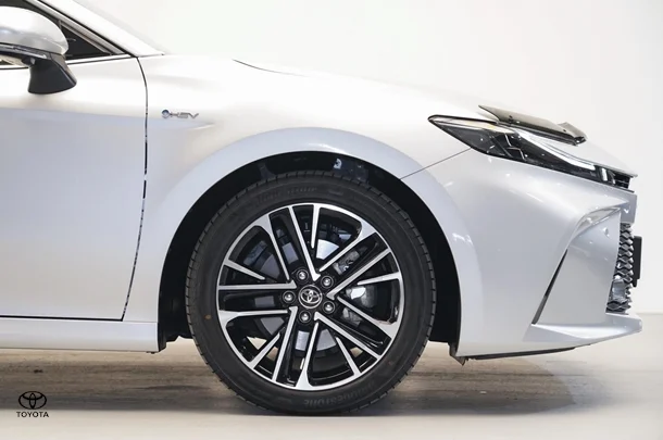 2024 Toyota Camry Hybrid SL image 5