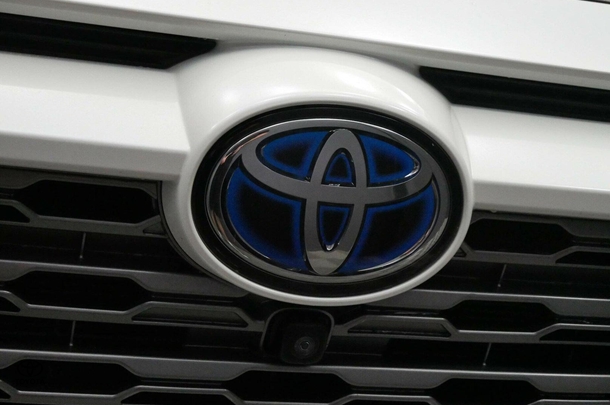 2022 Toyota RAV4 Hybrid Cruiser image 27