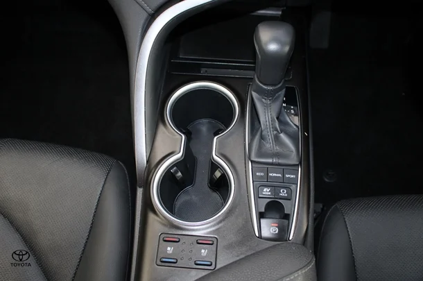 2023 Toyota Camry Hybrid SL image 4