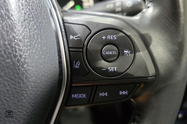 2020 Toyota Camry Hybrid Ascent Sport image 16