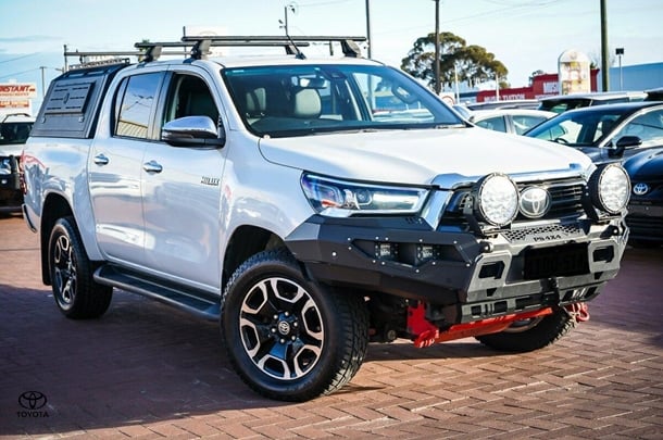 2021 Toyota Hilux 4x4 SR5 image 1