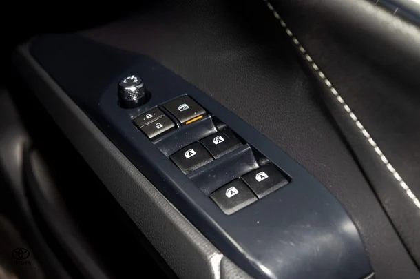 2018 Toyota CAMRY SX image 17
