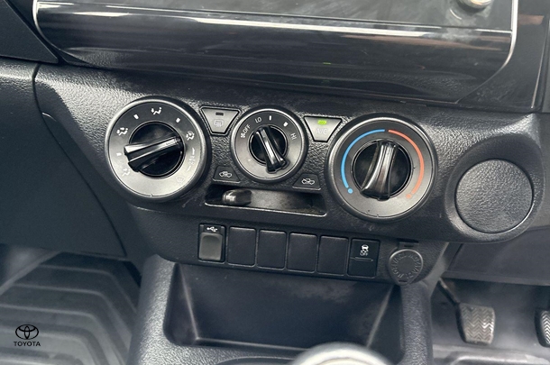 2023 Toyota HILUX Workmate image 14
