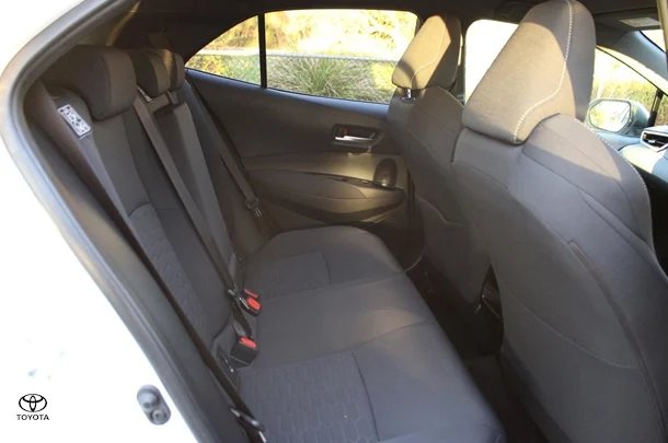 2020 Toyota Corolla Hatch Hybrid SX image 15