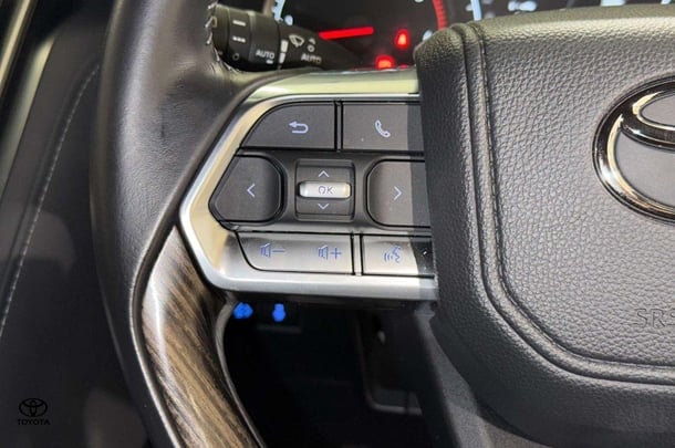 2022 Toyota Landcruiser VX image 18