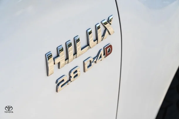 2020 Toyota HILUX SR5 image 12