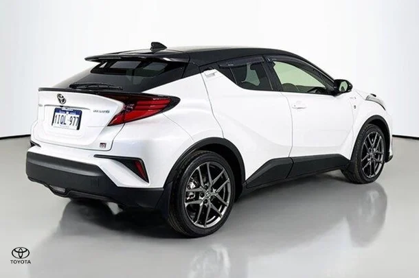 2022 Toyota C-HR Hybrid GR-S image 10