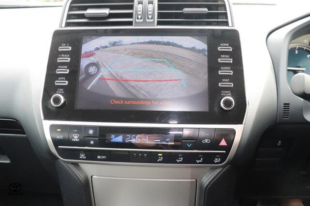 2021 Toyota Prado GX image 10