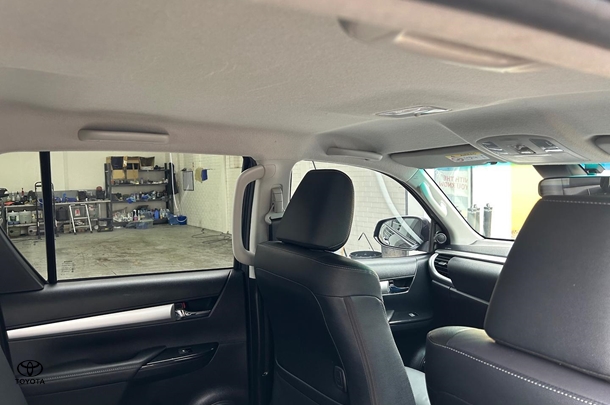 2022 Toyota Hilux 4x4 SR5 image 32