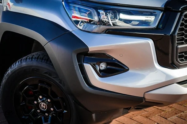 2023 Toyota Hilux 4x4 GR-S image 2