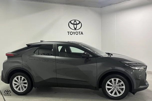 2023 Toyota C-HR Hybrid GXL-2WD image 4