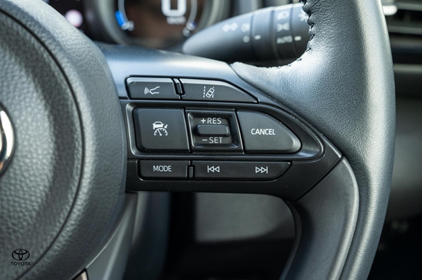 2021 TOYOTA Yaris Hybrid SX image 19