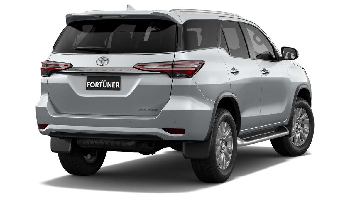2025 Toyota Fortuner Crusade Automatic image 3