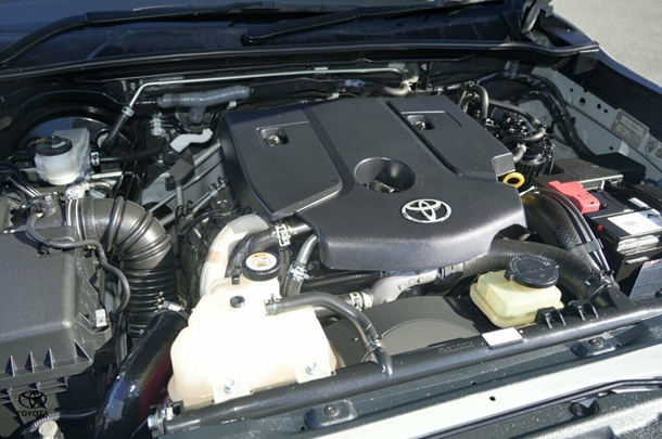 2017 Toyota HILUX SR image 12