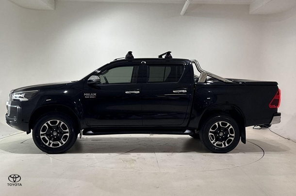 2021 Toyota Hilux SR5 image 7
