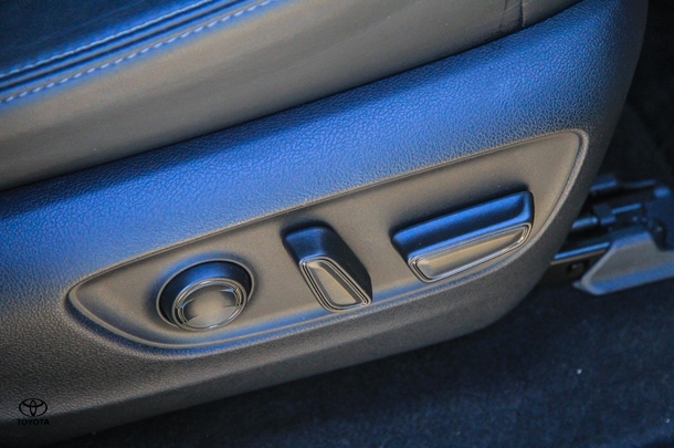 2022 Toyota Landcruiser Sahara ZX image 22