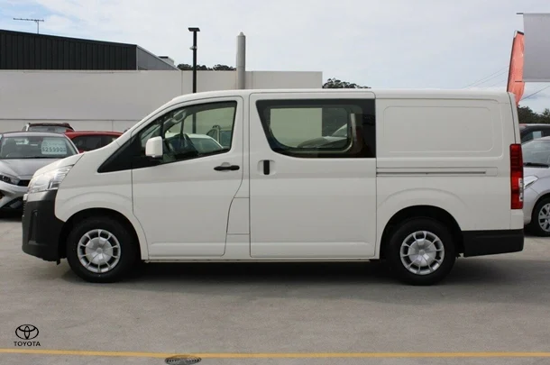 2020 Toyota Hiace LWB image 5