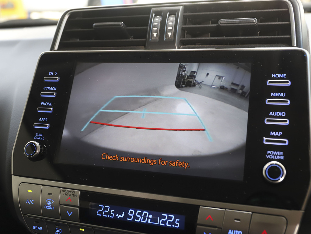 2021 Toyota Prado GXL image 24