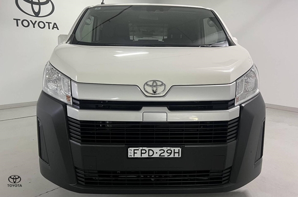 2020 Toyota Hiace LWB image 3