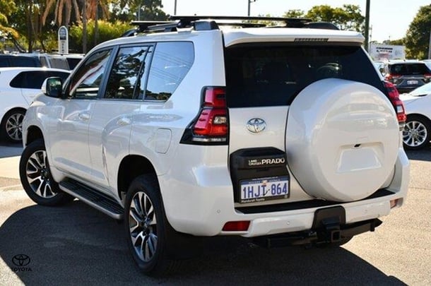2021 Toyota Prado VX image 3