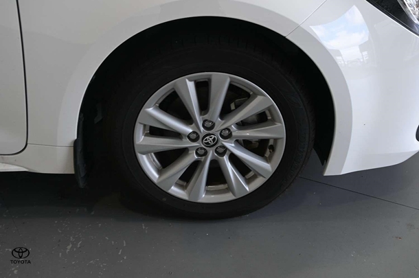 2024 Toyota Corolla Hatch Hybrid Ascent Sport image 9