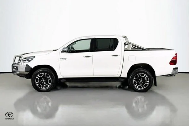 2022 Toyota Hilux SR5 image 5