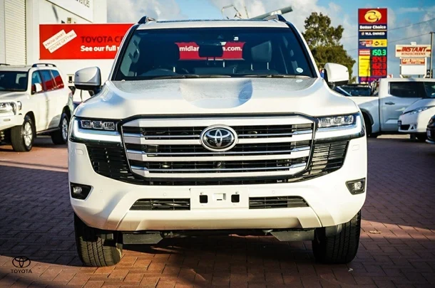 2024 Toyota Landcruiser VX image 3