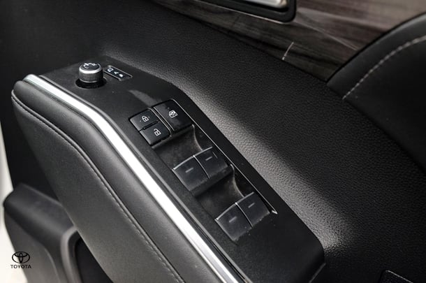 2021 Toyota KLUGER AWD GRANDE image 18