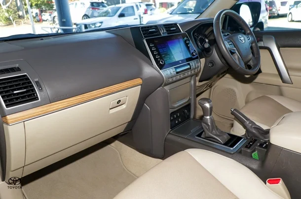 2021 Toyota Prado VX image 9