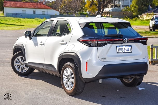 2022 Toyota Yaris Cross GX image 2