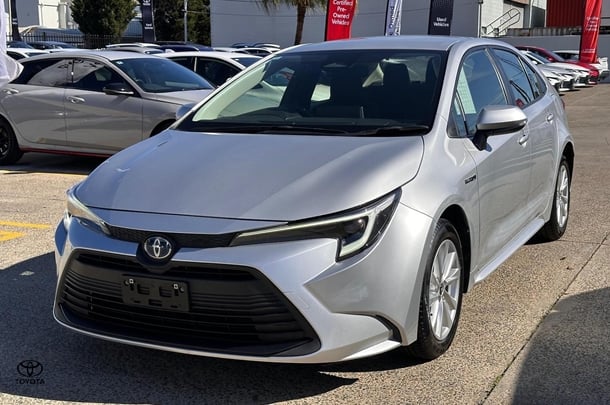 2023 Toyota Corolla Sedan Hybrid Ascent Sport image 2