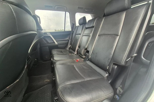 2017 Toyota Prado VX image 14