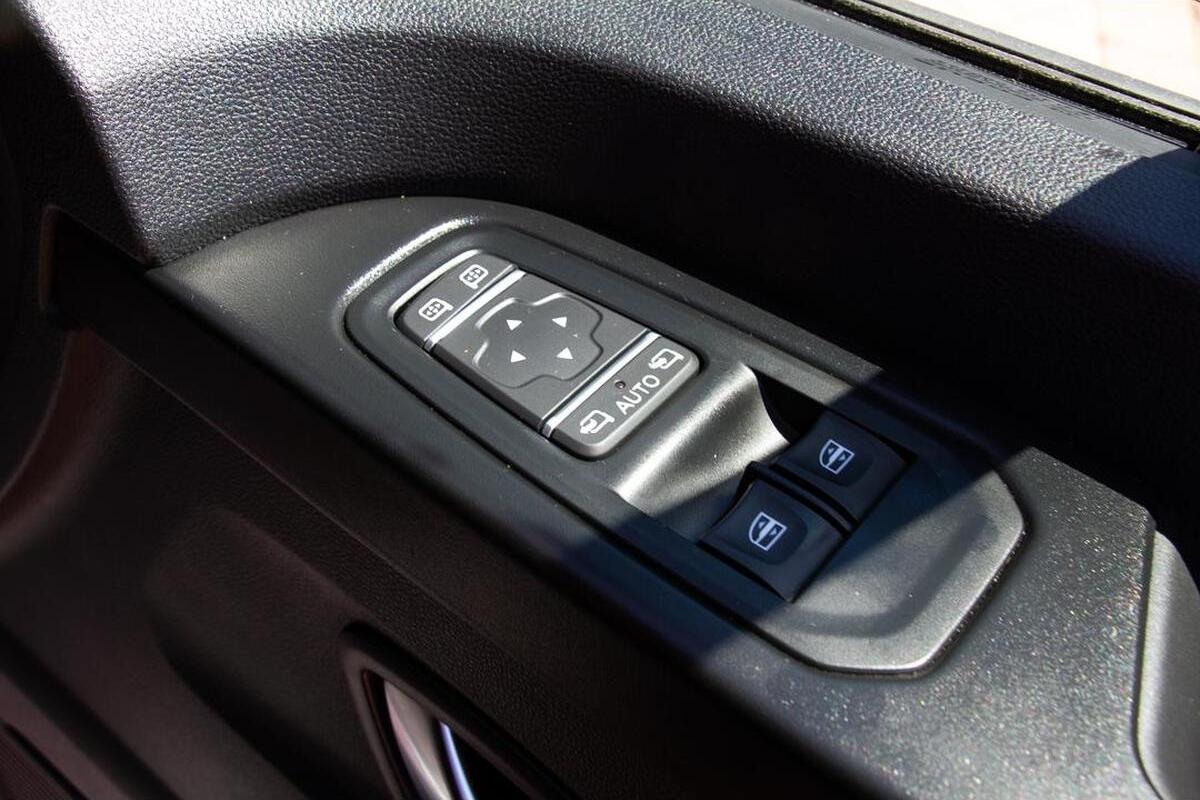 2024 Renault Trafic Premium LWB Auto MY24 image 19