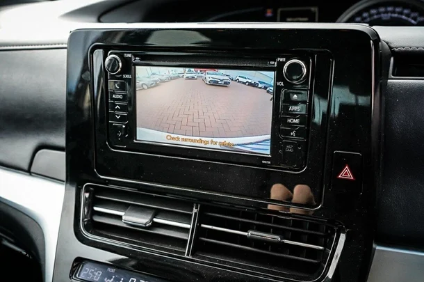 2019 Toyota Tarago GLi image 21