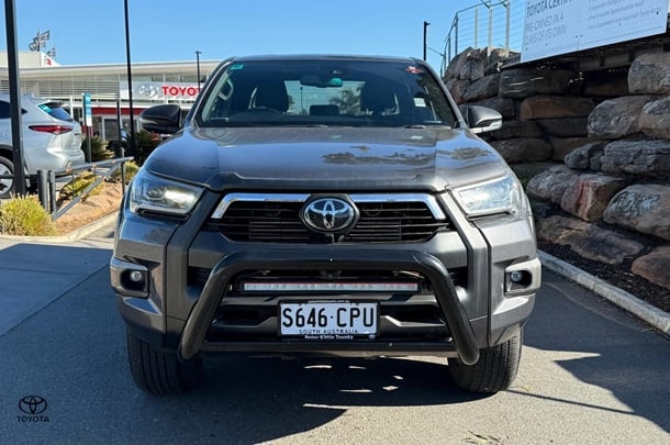 2022 Toyota Hilux Rogue image 3